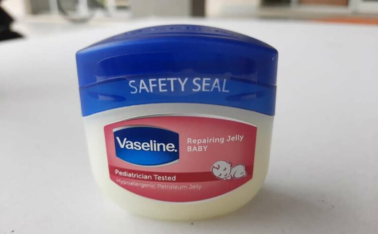 Beda Vaseline Petroleum Jelly dan Repairing Jelly